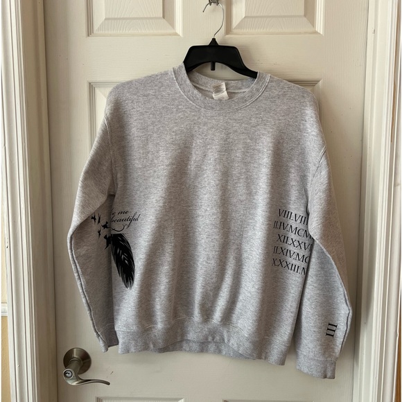 Demi Lovato Tattoo Sweatshirt Size Medium - Picture 1 of 7